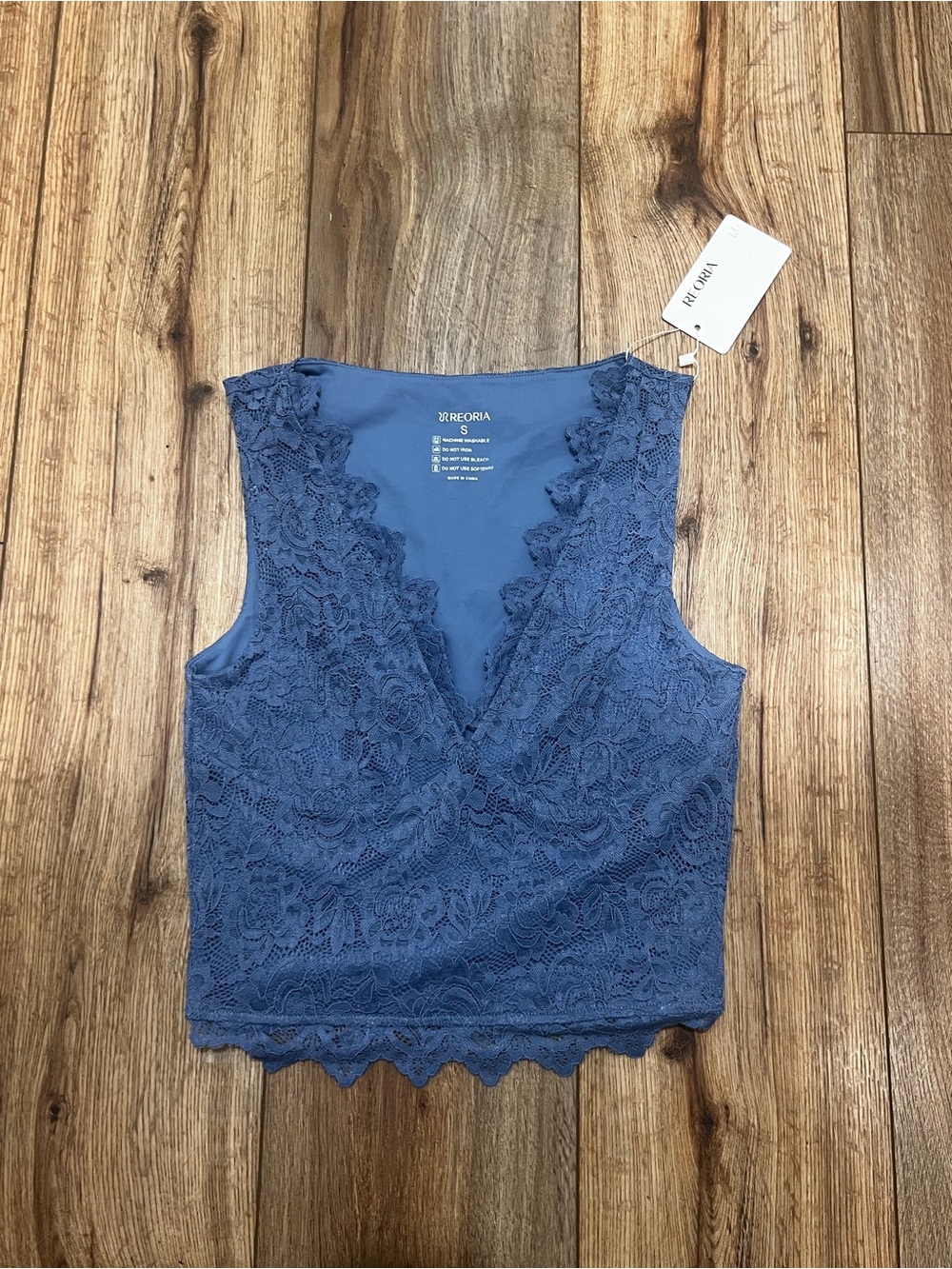 Reoria Women's Lace V-Neck Cropped Tank Top - Blue Size Small NWT